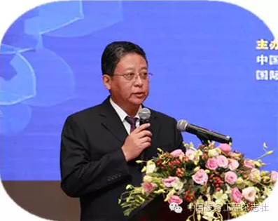 山东中烟工业有限责任公司济南卷烟厂厂长刘爱国作专题报告